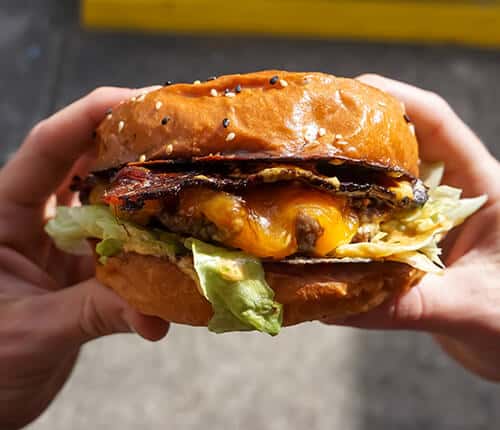 IL DIGIUNO INTERMITTENTE: COME PERDERE PESO MANGIANDO